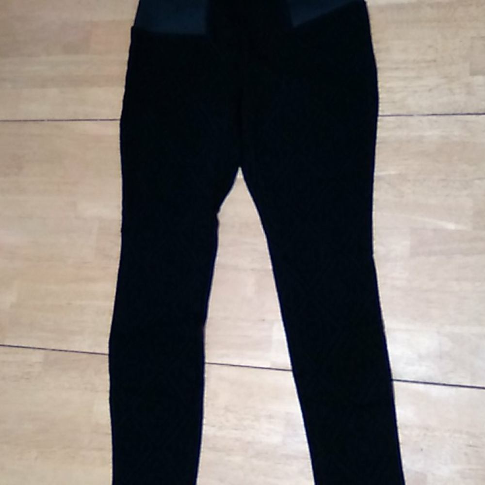Beautifully detailed pants - Picture 2 of 11